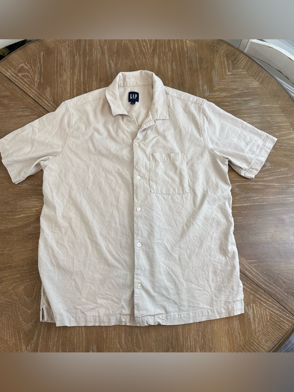 GAP Men's Linen Blend Short Sleeve Button-Down Shirt in Light Beige tan